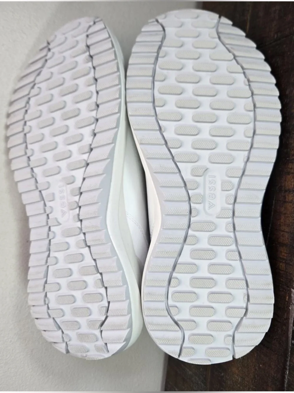 EUC Vessi - Stormburst Lowtop Womens Waterproof Shoes in White - Size 7